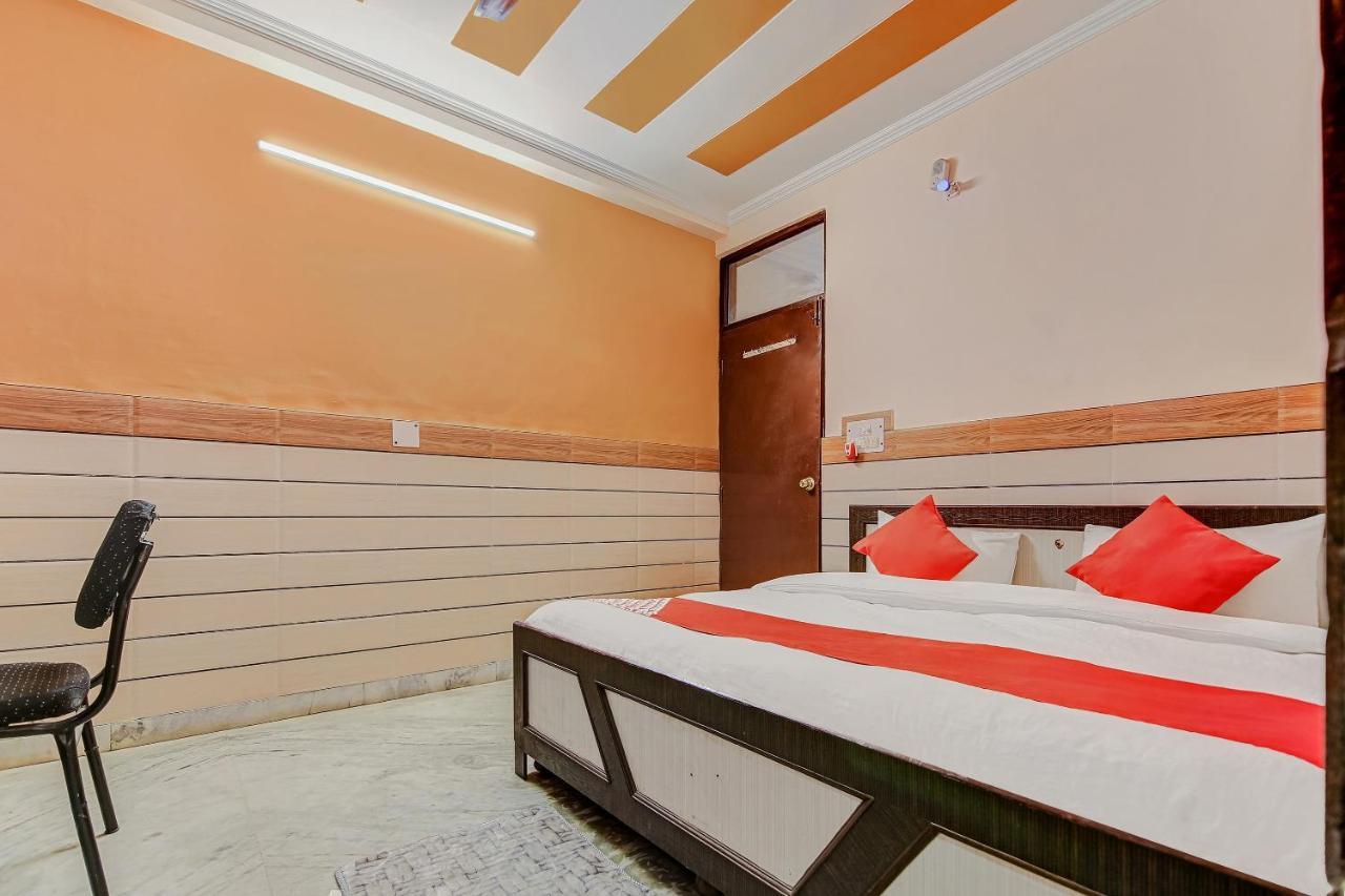 Oyo Park View Guest House Near Edm Mall Нью-Делі Екстер'єр фото