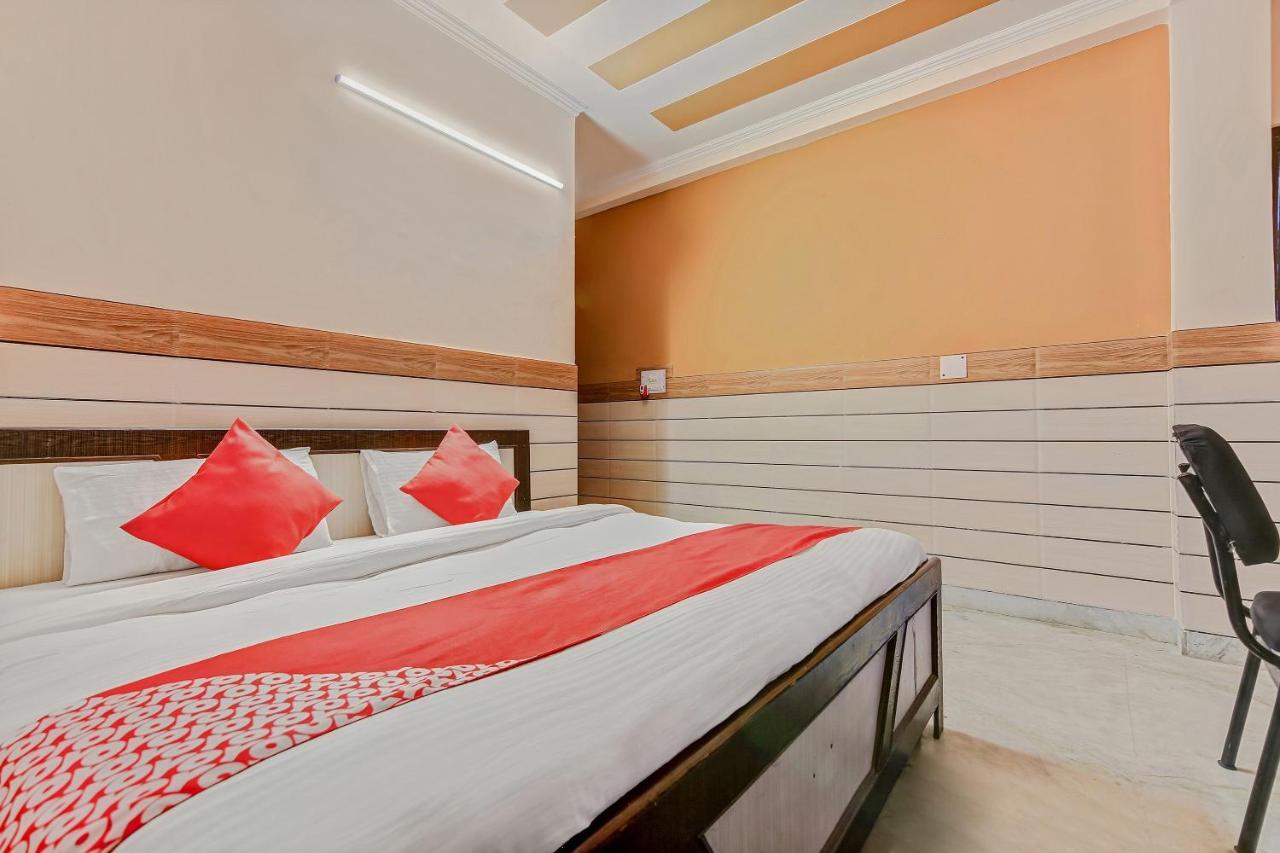 Oyo Park View Guest House Near Edm Mall Нью-Делі Екстер'єр фото