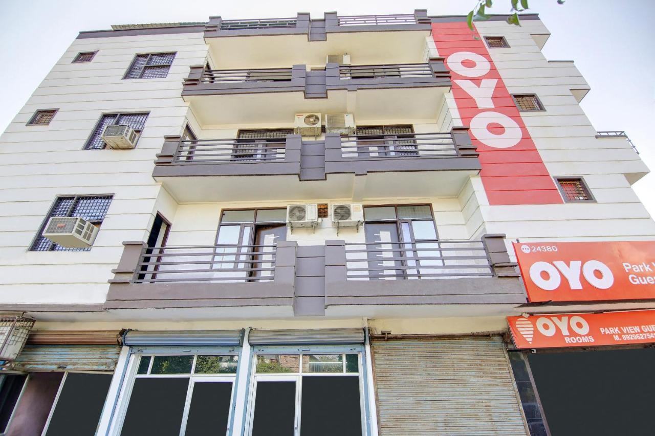 Oyo Park View Guest House Near Edm Mall Нью-Делі Екстер'єр фото