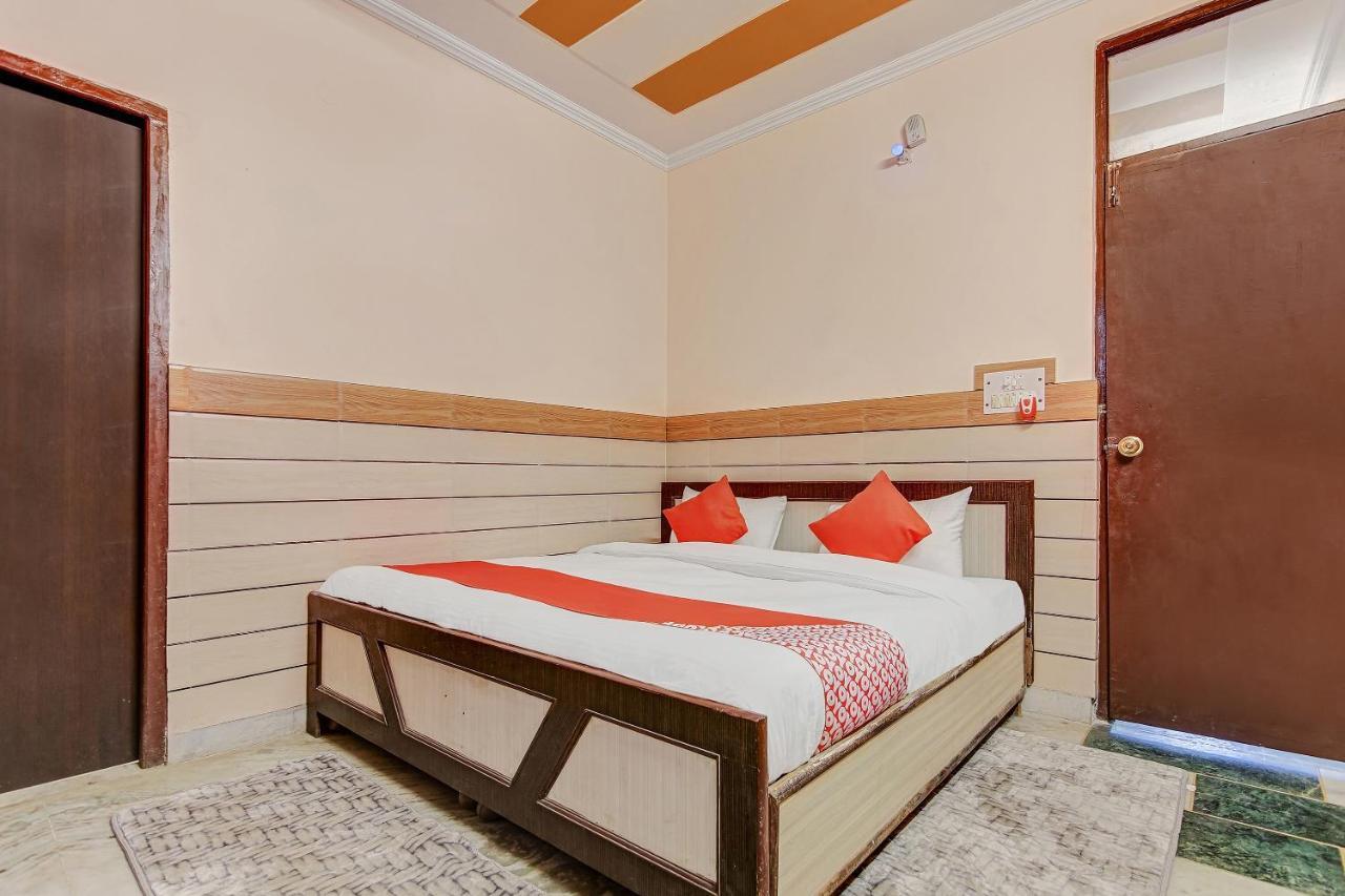 Oyo Park View Guest House Near Edm Mall Нью-Делі Екстер'єр фото