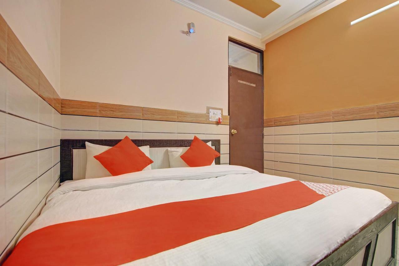 Oyo Park View Guest House Near Edm Mall Нью-Делі Екстер'єр фото